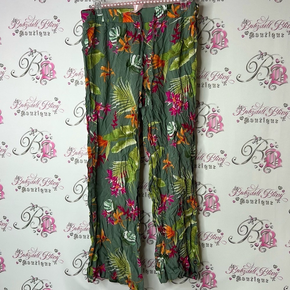 La Vie En Rose pants tropical floral flowers tropics Green Floral Pants